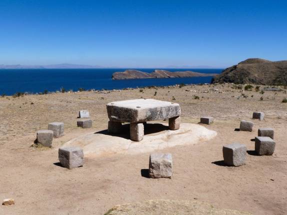 Antigo altar inca na Isla del Sol, no lago Titicaca, na Bolívia